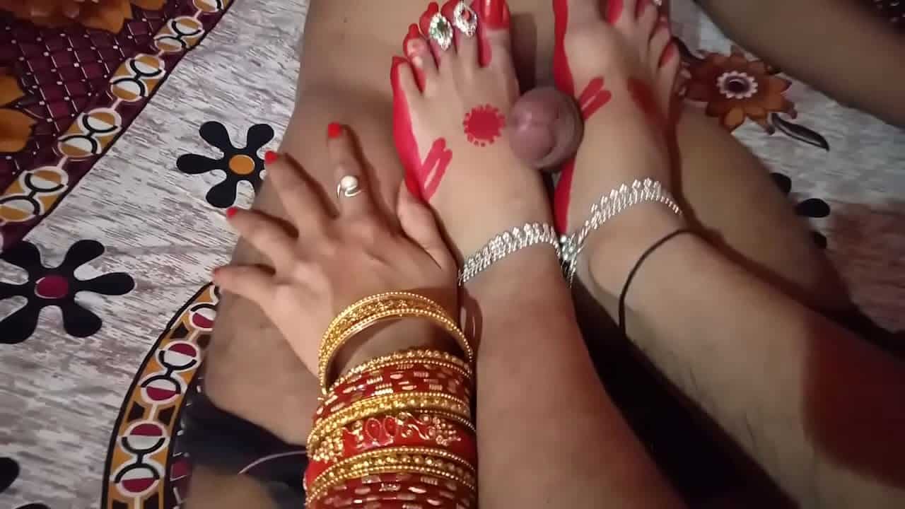 hindi hd porn newly married bhabhi footjob on honeymoon night