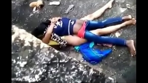 Indian xxx lovers caught fucking in the outdoor sex mms video