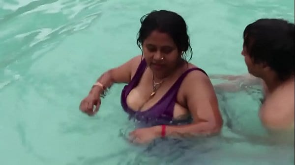Indian big boobs aunty banged hard by her devar sex in pool